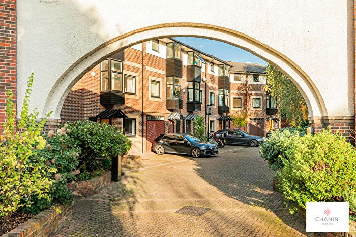 5 Bedroom Town House To Rent In Barnfield Place, London, E14