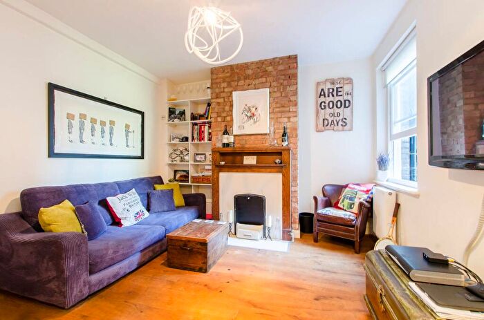 1 Bedroom Flat To Rent In Cavell Street, Whitechapel, London, E1