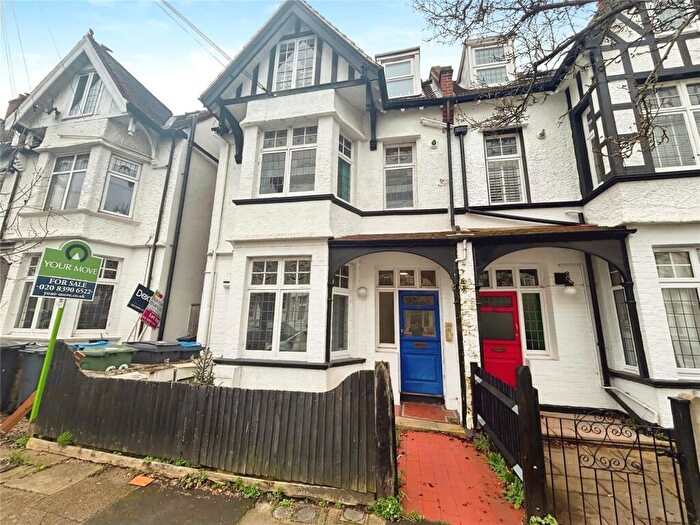 2 Bedroom Flat For Sale In Guilford Avenue, Surbiton, Surrey, KT5
