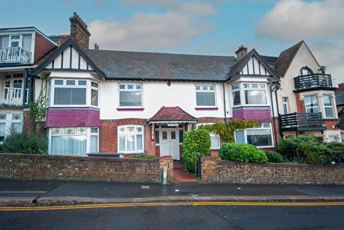 3 Bedroom Apartment To Rent In Cliff Court, Cliff Gardens, Leigh-on-Sea, SS9