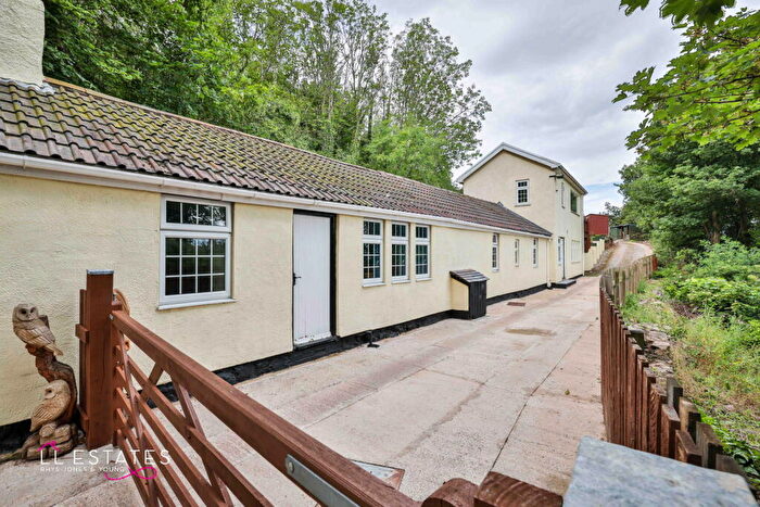 3 Bedroom Detached House For Sale In Hiraddug Road, Dyserth, LL18