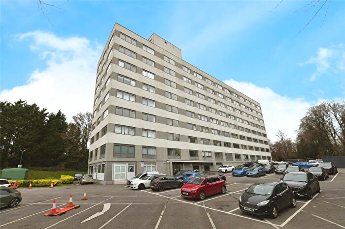 2 Bedroom Flat For Sale In Hubert Road, Brentwood, Essex, CM14