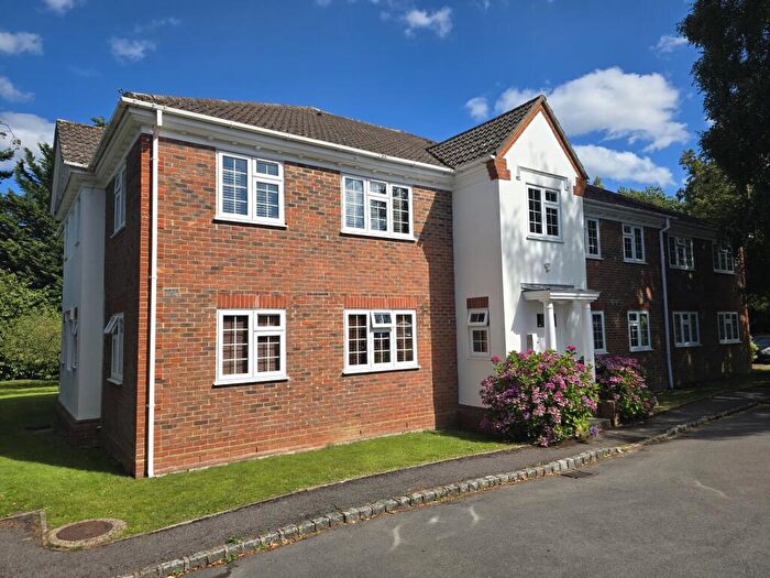1 Bedroom Apartment To Rent In Alsford Close, Lightwater, GU18