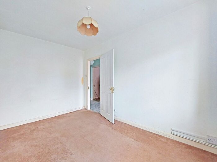 2 Bedroom Flat For Sale In Cunningham Park, Harrow, HA1