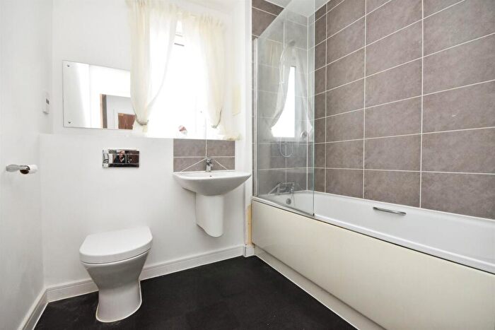 2 Bedroom Flat For Sale In Cunard Square, Chelmsford, CM1