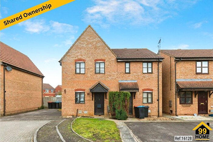 3 Bedroom Semi Detached House For Sale In Lindores Croft, Milton Keynes, MK10