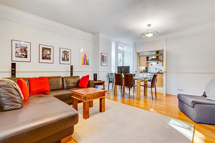 2 Bedroom Flat To Rent In Devonhurst Place, London, W4