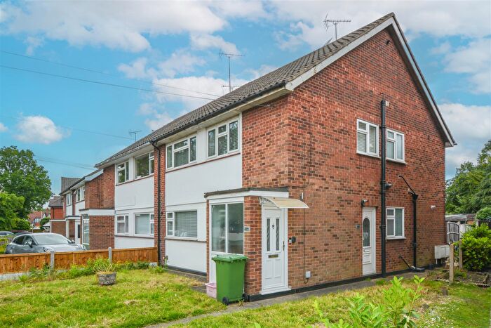 2 Bedroom Maisonette For Sale In Rayleigh Road, Hutton, Brentwood, CM13