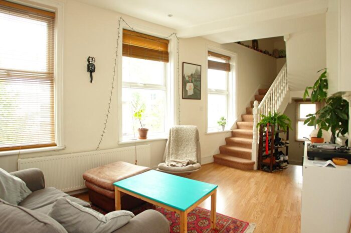 2 Bedroom Apartment To Rent In Solway Road, East Dulwich, London, SE22