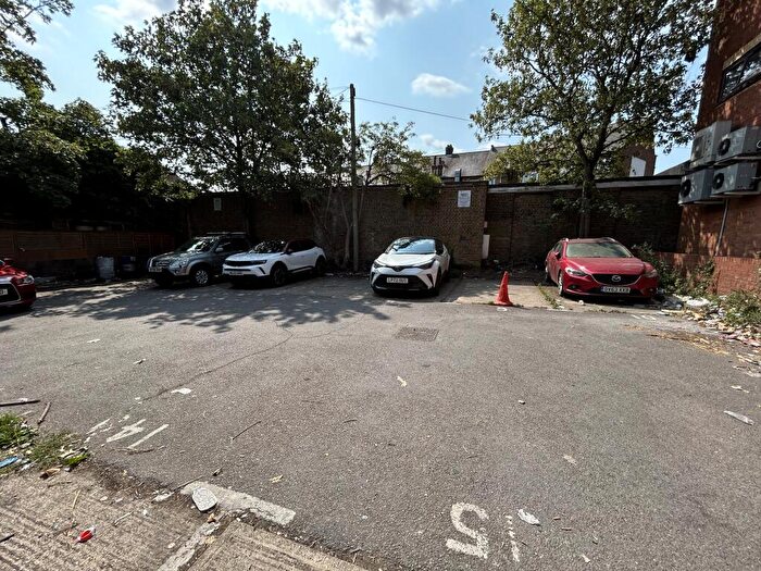 2 Bedroom Flat For Sale In Flat, Burywood Court, Hertford Road, Enfield, Greater London, EN3