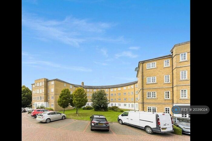 2 Bedroom Flat To Rent In Gilbert Close, London, SE18