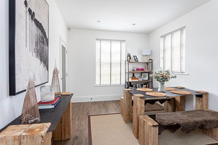4 Bedroom Detached House For Sale In Cowells Road, Woodstock, OX20