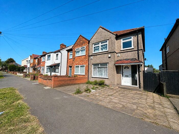 3 Bedroom Semi Detached House For Sale In Spring Grove Crescent, Hounslow, Greater London, TW3