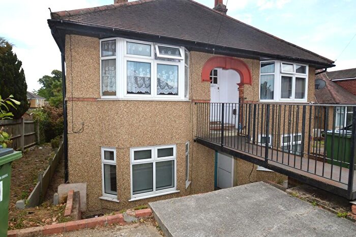 2 Bedroom Flat To Rent In Swingate Lane, London, SE18