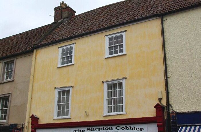 2 Bedroom Flat To Rent In High Street, Shepton Mallet, Somerset, BA4
