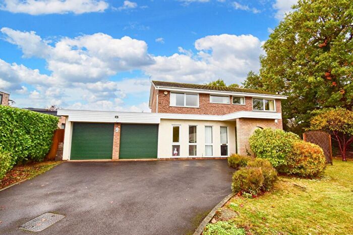 4 Bedroom Detached House For Sale In Parkstone Close, Bedford, MK41