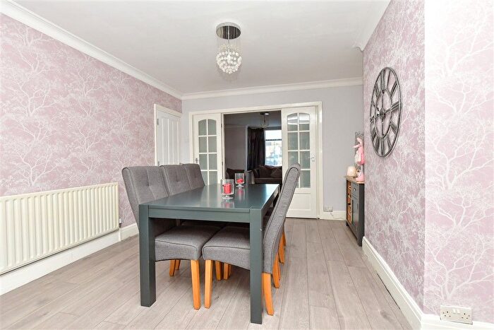 5 Bedroom Semi-Detached House For Sale In Chalkwell Road, Sittingbourne, Kent, ME10