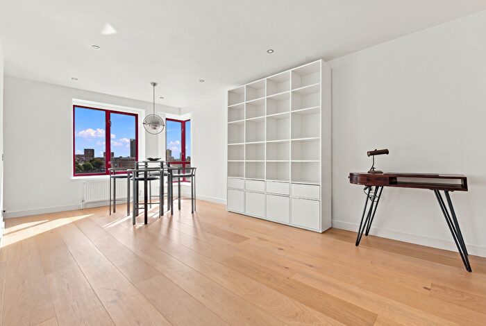 1 Bedroom Flat For Sale In Towerside, Wapping High Street, London, E1W