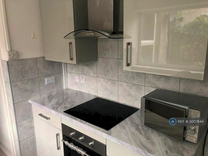 2 Bedroom Flat To Rent In King Edward Road, Swansea, SA1