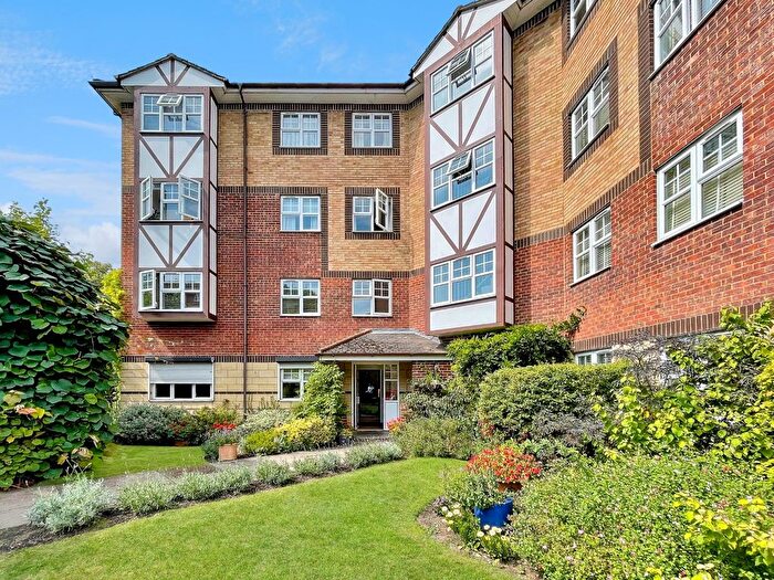 2 Bedroom Flat For Sale In Lords Place, Knights Field, Luton, Bedfordshire, LU2