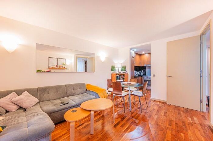 1 Bedroom Flat For Sale In New Providence Wharf, Fairmont Avenue, London, E14