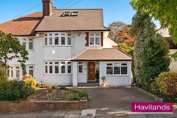 4 Bedroom Semi-Detached House For Sale In Broadfields Avenue, London, N21