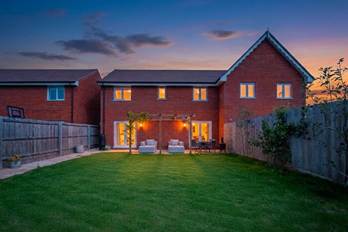3 Bedroom Semi-Detached House For Sale In Claude Eliot Way, Tiddington, CV37