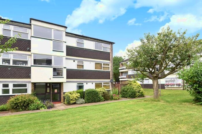 2 Bedroom Flat For Sale In Latimer Grange, Headington, OX3