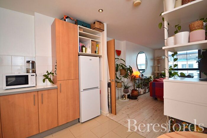 1 Bedroom Flat For Sale In Holly Court, Dolphin Approach, RM1