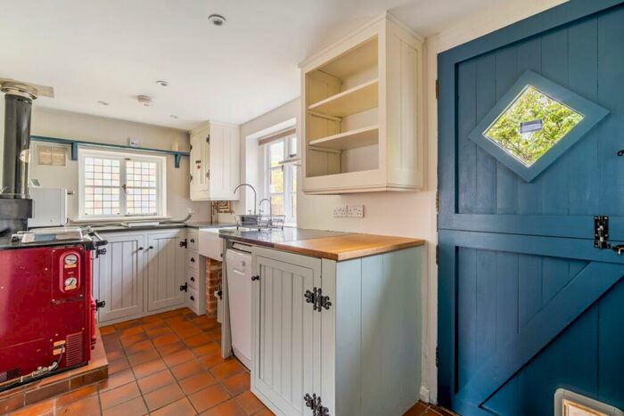 2 Bedroom Cottage To Rent In Swan Street Kingsclere, RG20