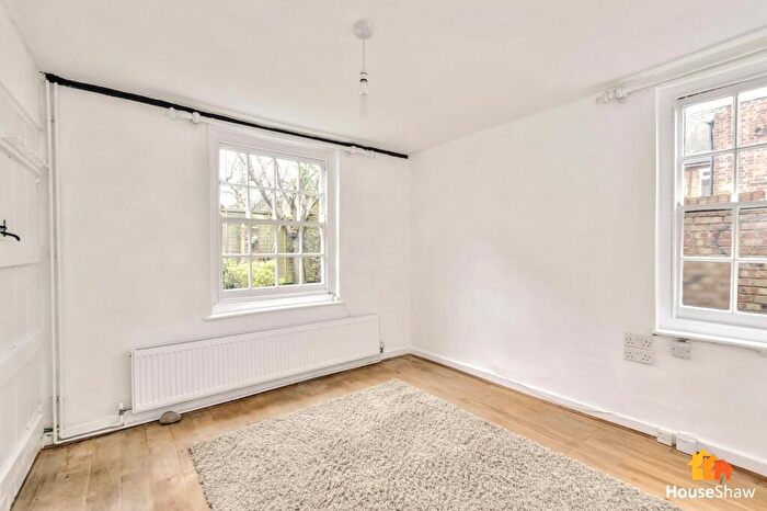 2 Bedroom Detached House For Sale In George Street, Chesham, HP5