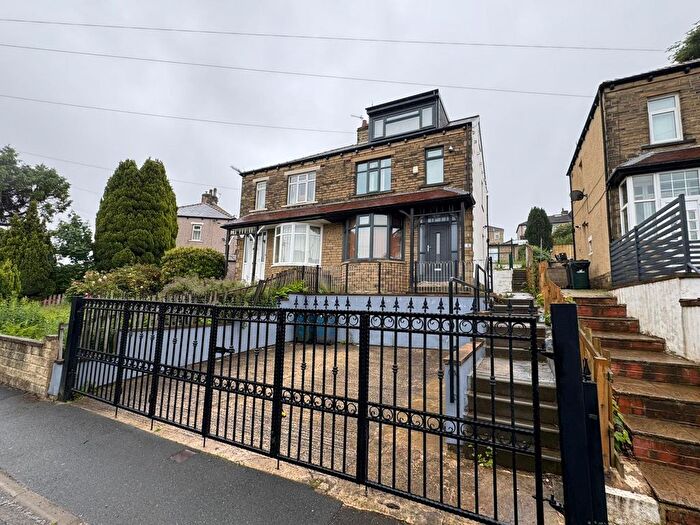 4 Bedroom Semi-detached House To Rent In Holly Park Grove, BD7