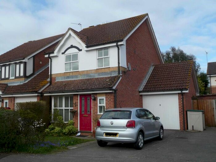 3 Bedroom Property To Rent In Grenville Gardens, Chichester, PO19