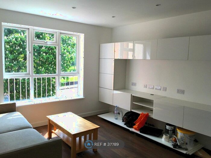 2 Bedroom Flat To Rent In Brixton Hill, London, SW2