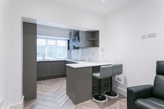 1 Bedroom Flat To Rent In Whitgift Avenue, South Croydon, CR2