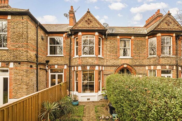 2 Bedroom Flat For Sale In Newton Avenue, Acton, W3