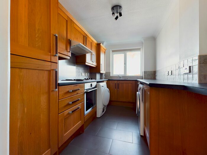 2 Bedroom Flat To Rent In Highdown Court, Varndean Drive, Brighton, BN1