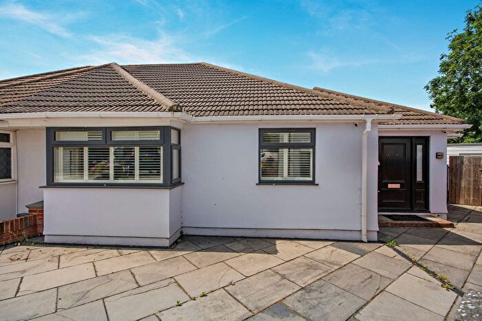 3 Bedroom Bungalow For Sale In Walnut Tree Road, Shepperton, TW17