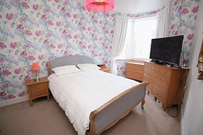 2 Bedroom Flat For Sale In Customhouse Lane, Port Glasgow, PA14