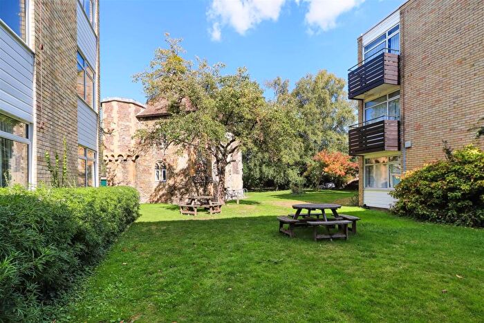 2 Bedroom Flat For Sale In Chapel Street, Cambridge, CB4