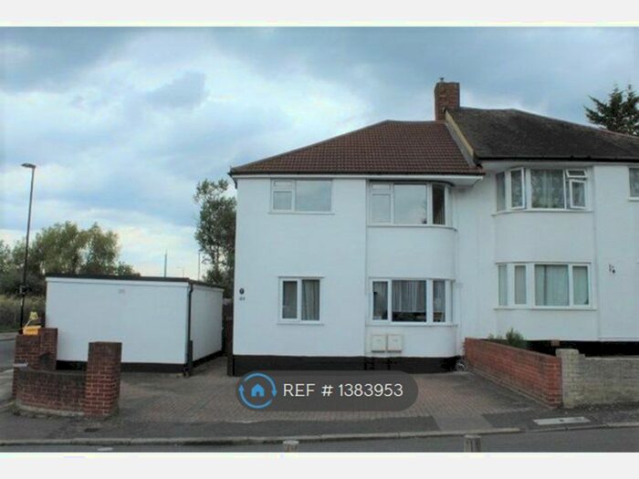 2 Bedroom Maisonette To Rent In Moremead Road, London, SE6