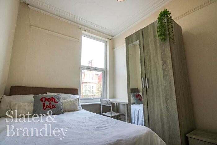 2 Bedroom Flat To Rent In Foxhall Road, Forest Fields, Nottingham, NG7