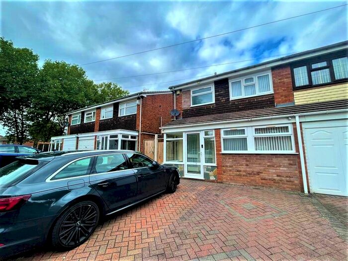 3 Bedroom Semi-Detached House To Rent In St. Georges Street, Wednesbury, WS10
