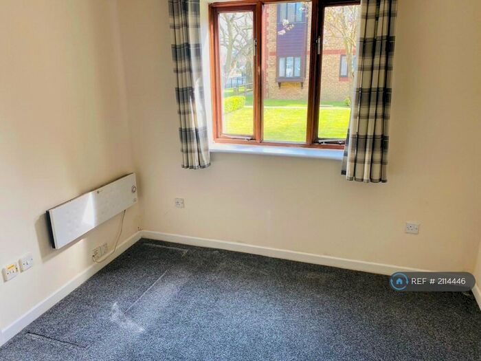 1 Bedroom Flat To Rent In Chinook, Highwoods, Colchester, CO4