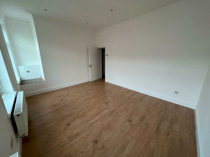 1 Bedroom Flat To Rent In Cranbrook Road, Ilford, Essex, IG1