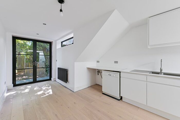 2 Bedroom Flat To Rent In Chiswick High Road, W4