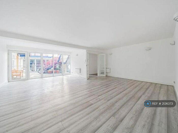 3 Bedroom Flat To Rent In Hopewell Street, London, SE5