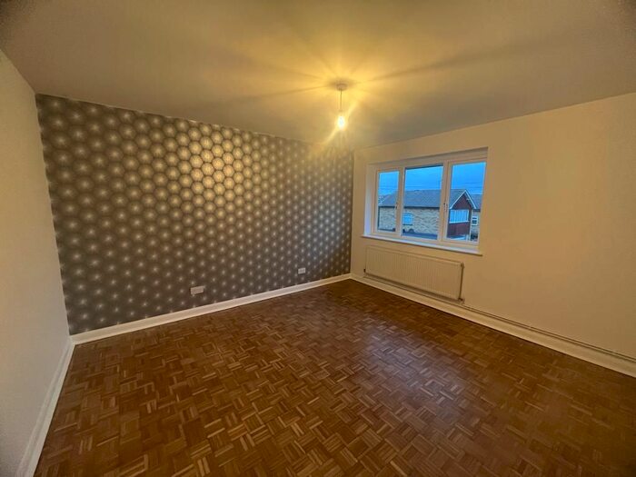 2 Bedroom Property To Rent In Ashlyn Close, Bushey, WD23