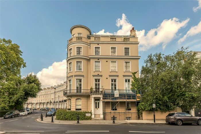 1 Bedroom Flat To Rent In Royal Crescent, London, W11