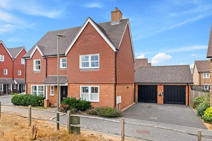 4 Bedroom Detached House For Sale In Furneaux Close, Horley, RH6